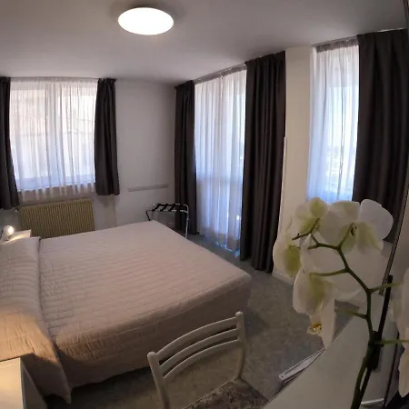 Euro Meublé Hotel 2*