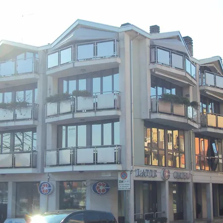 호텔 Euro Meuble 2*