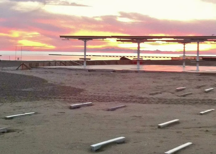 호텔 Euro Meuble 2*