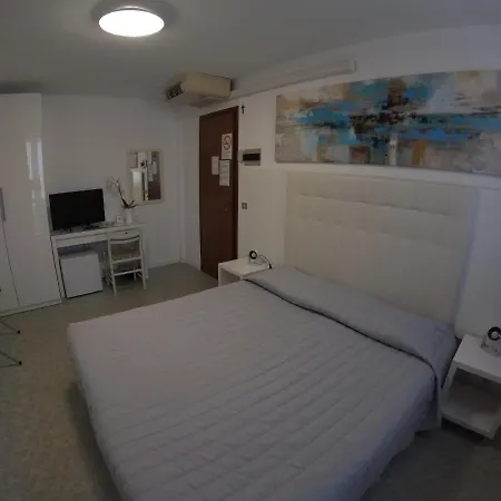 فندق Euro Meuble 2*