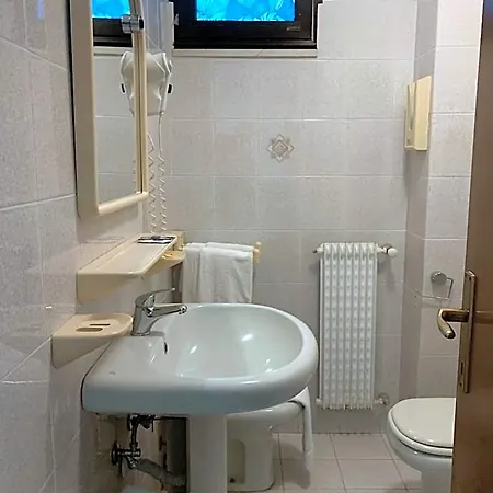 Euro Meuble Hotel 2*