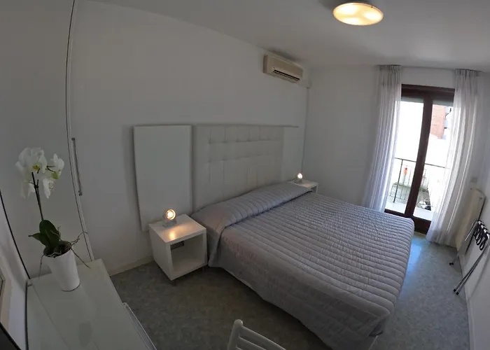 Euro Meuble Hotel 2*