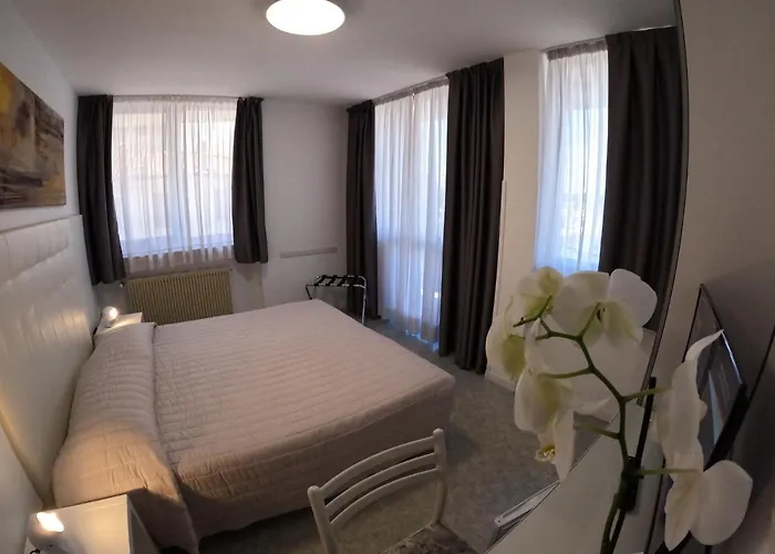 Euro Meuble Hotel 2*