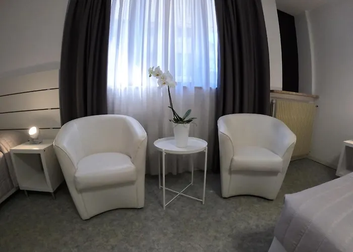 Euro Meuble Hotel 2*